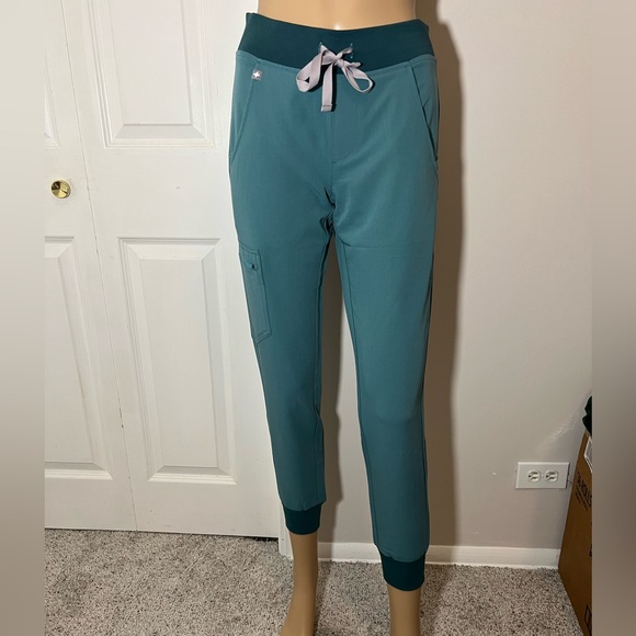 NWT Figs Zamora Petite Joggers - Picture 1 of 10